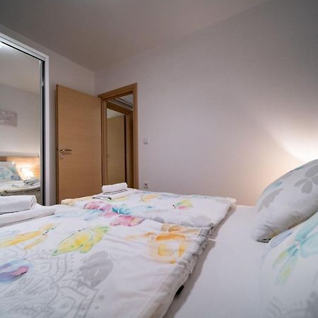 Apartments Arbis โลปาร์ ภายนอก รูปภาพ