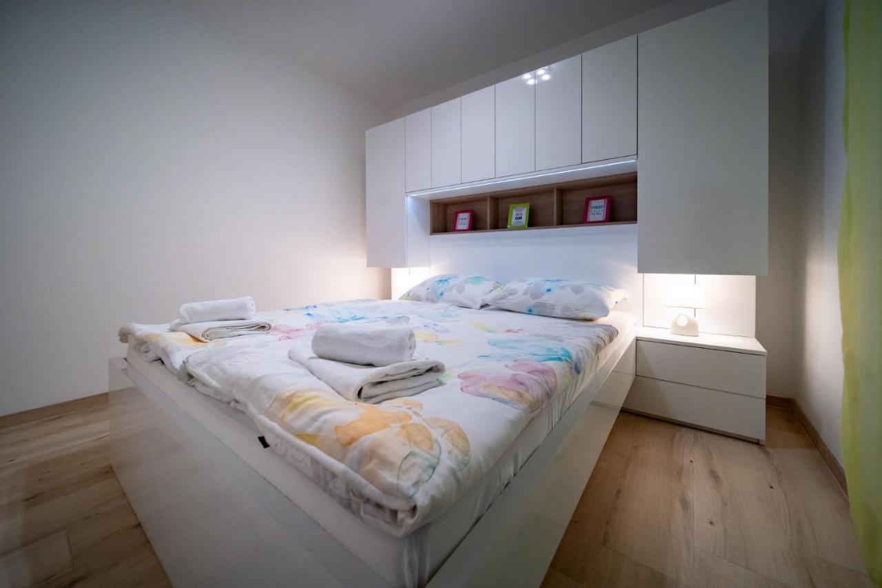 Apartments Arbis โลปาร์ ภายนอก รูปภาพ