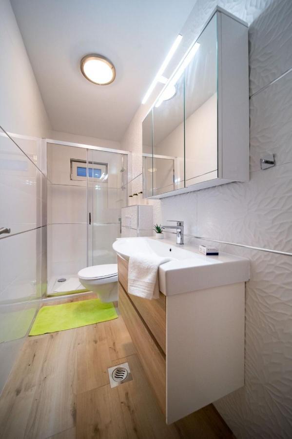 Apartments Arbis โลปาร์ ภายนอก รูปภาพ