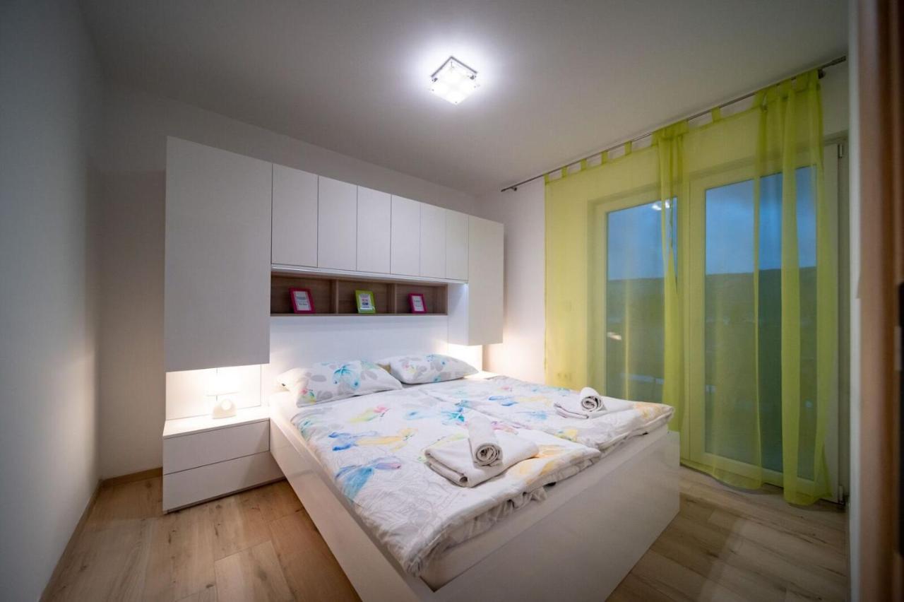 Apartments Arbis โลปาร์ ภายนอก รูปภาพ