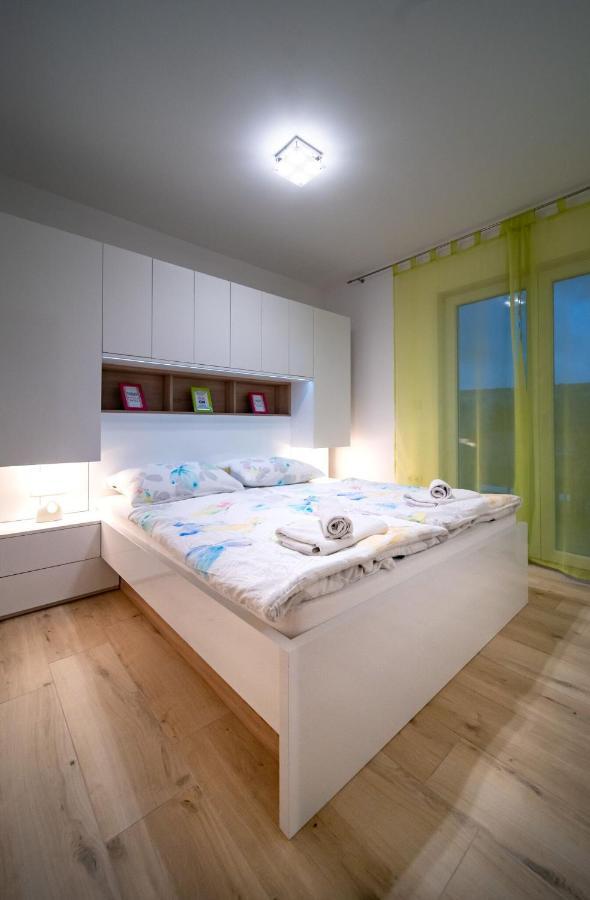 Apartments Arbis โลปาร์ ภายนอก รูปภาพ