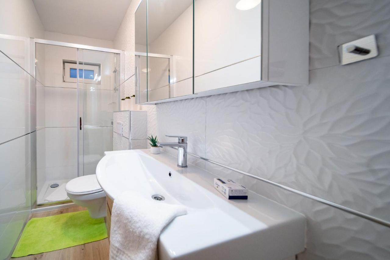 Apartments Arbis โลปาร์ ภายนอก รูปภาพ