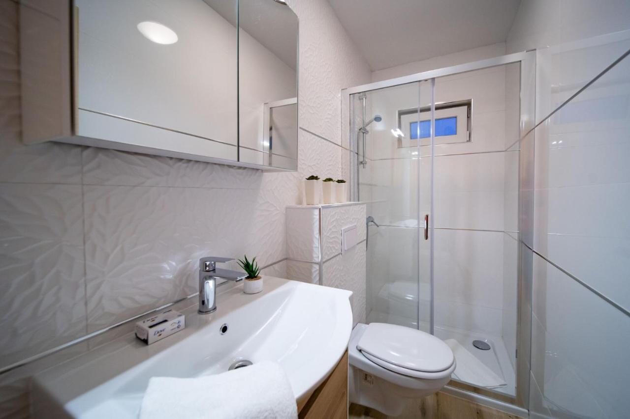 Apartments Arbis โลปาร์ ภายนอก รูปภาพ
