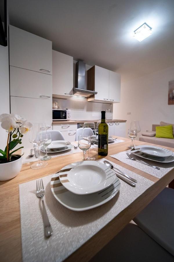 Apartments Arbis โลปาร์ ภายนอก รูปภาพ
