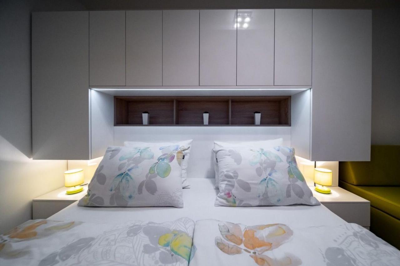 Apartments Arbis โลปาร์ ภายนอก รูปภาพ