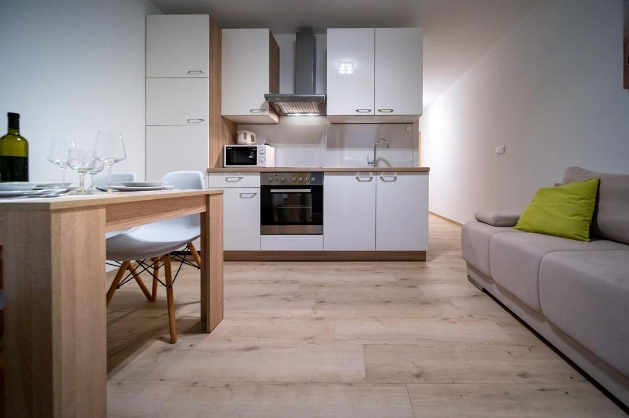 Apartments Arbis โลปาร์ ภายนอก รูปภาพ