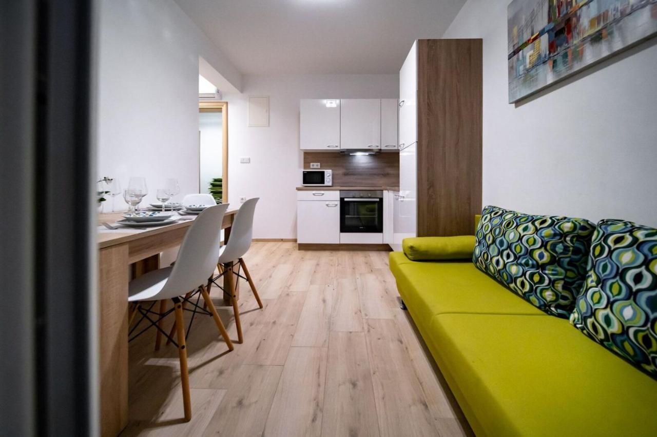 Apartments Arbis โลปาร์ ภายนอก รูปภาพ