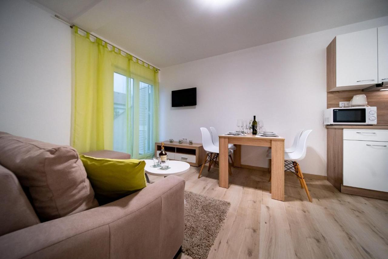 Apartments Arbis โลปาร์ ภายนอก รูปภาพ