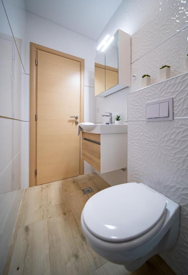 Apartments Arbis โลปาร์ ภายนอก รูปภาพ