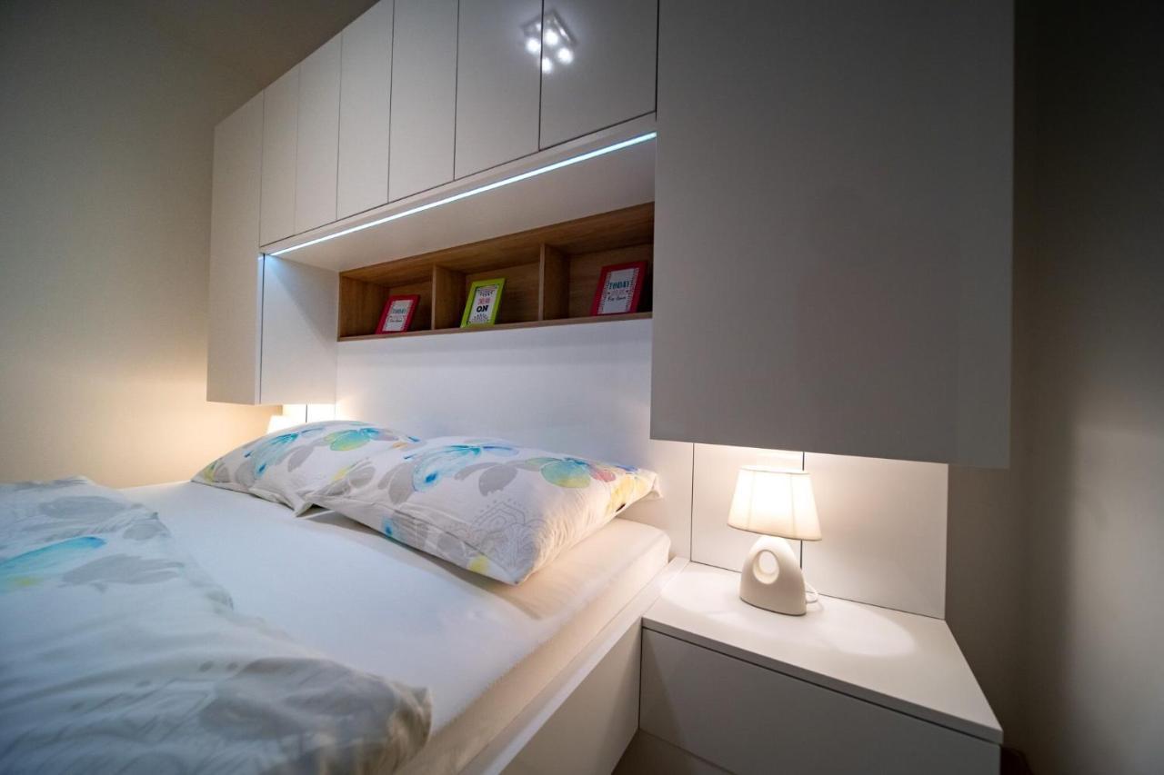 Apartments Arbis โลปาร์ ภายนอก รูปภาพ