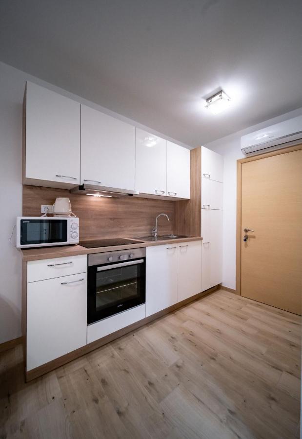 Apartments Arbis โลปาร์ ภายนอก รูปภาพ