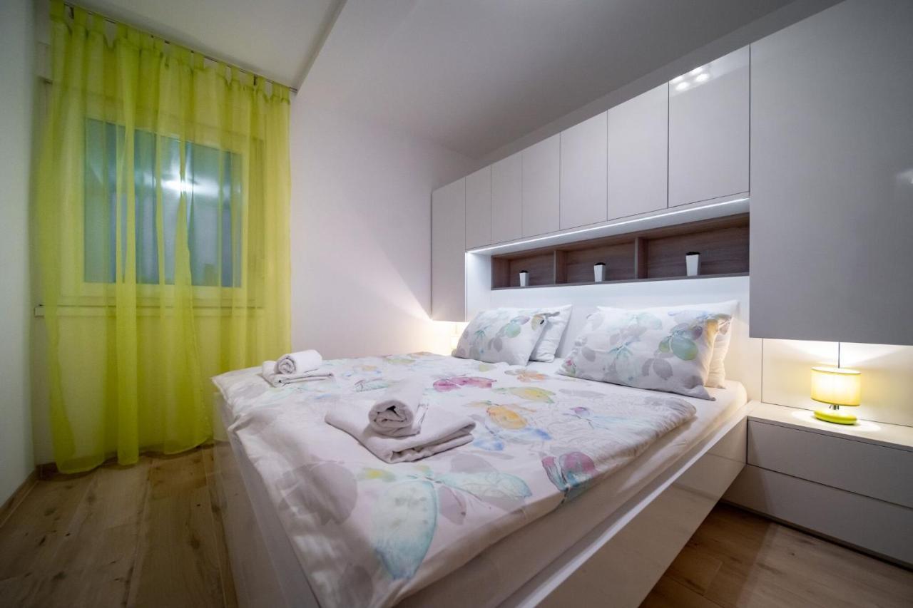 Apartments Arbis โลปาร์ ภายนอก รูปภาพ