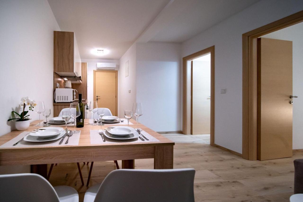 Apartments Arbis โลปาร์ ภายนอก รูปภาพ