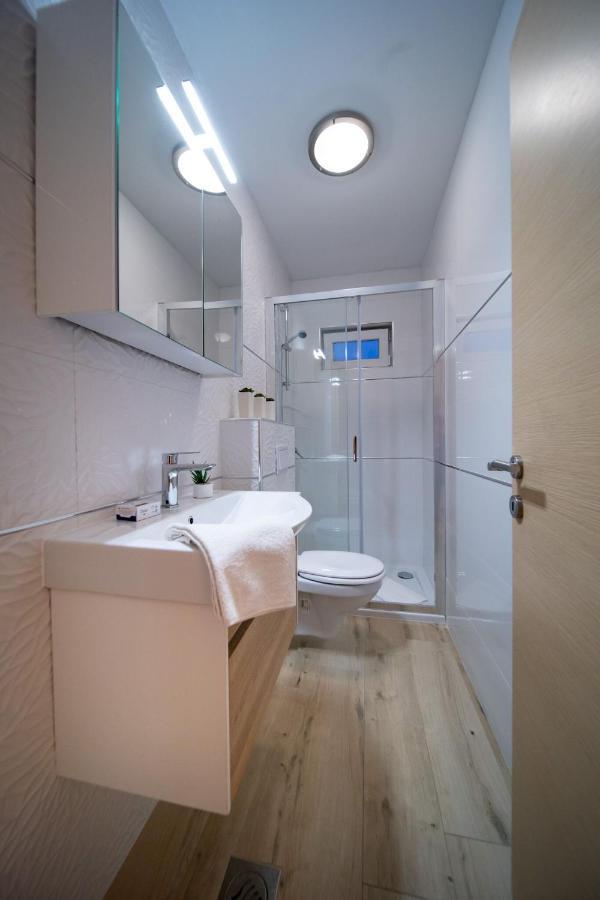 Apartments Arbis โลปาร์ ภายนอก รูปภาพ