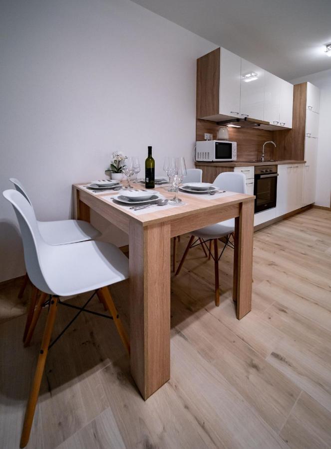 Apartments Arbis โลปาร์ ภายนอก รูปภาพ