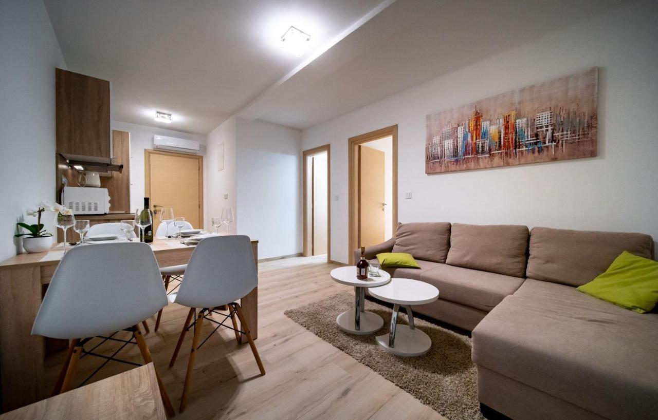 Apartments Arbis โลปาร์ ภายนอก รูปภาพ