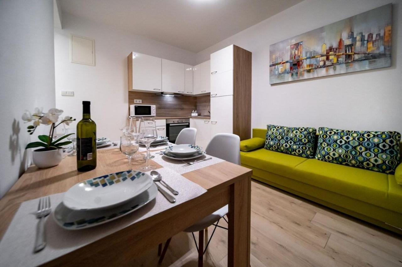 Apartments Arbis โลปาร์ ภายนอก รูปภาพ