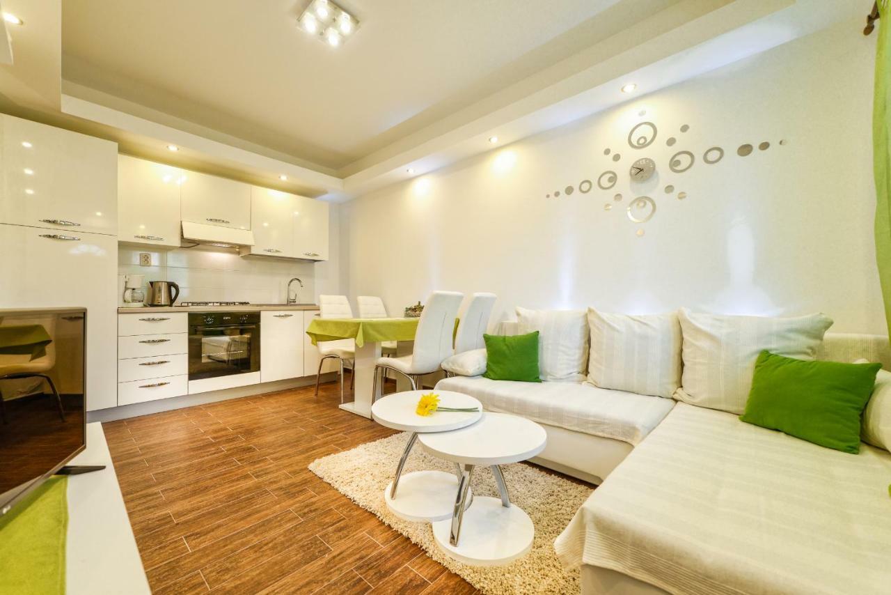 Apartments Arbis โลปาร์ ภายนอก รูปภาพ