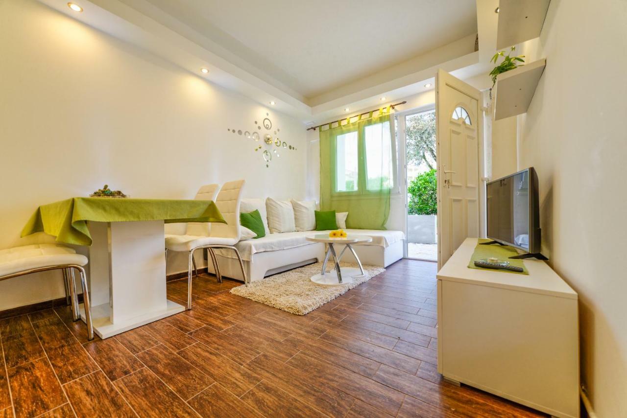 Apartments Arbis โลปาร์ ภายนอก รูปภาพ