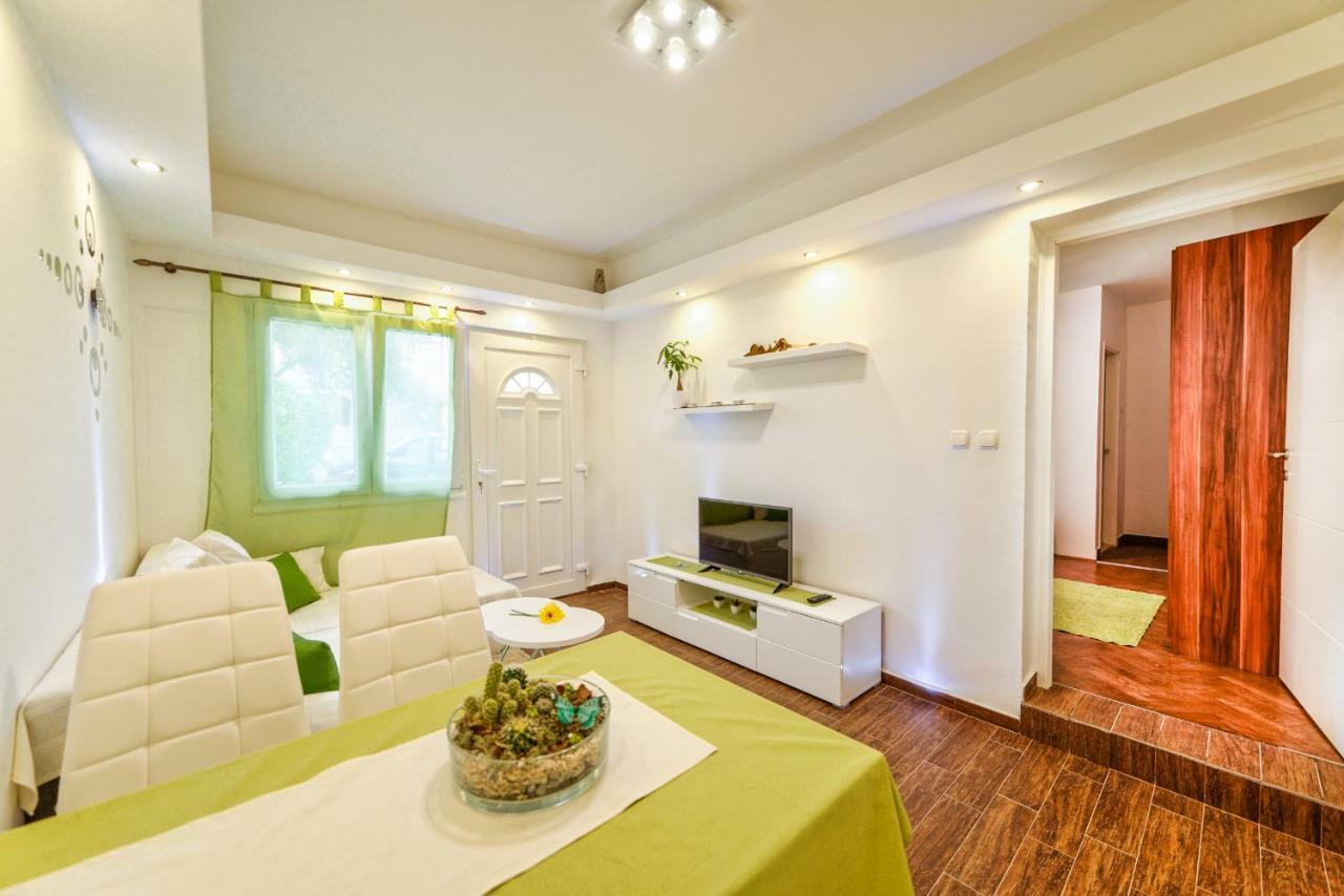 Apartments Arbis โลปาร์ ภายนอก รูปภาพ